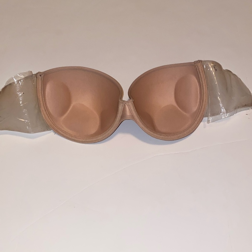 Sticky backless bra - Picture 2 of 3